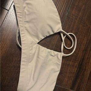 Cross crossed sports bra size M